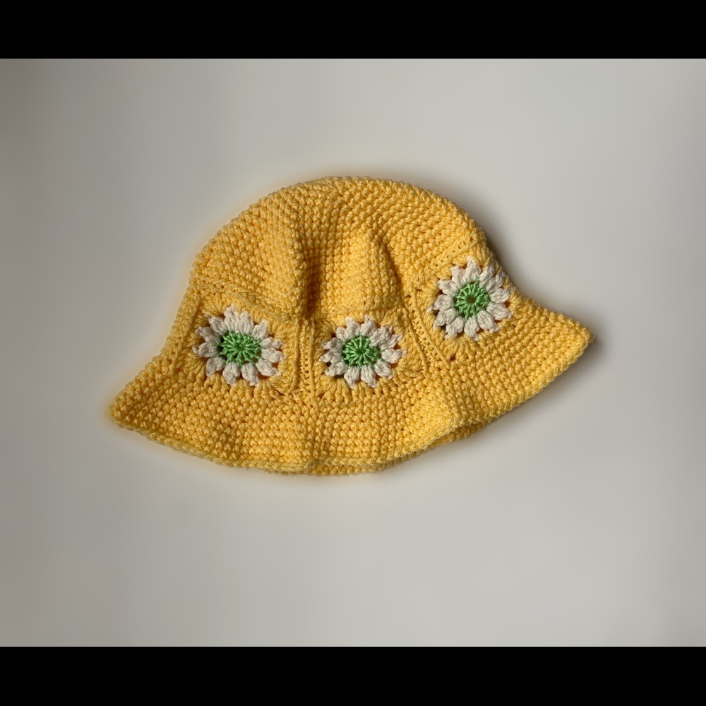 Daisy crochet bucket hat